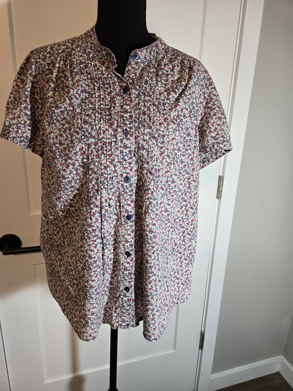St. John's Bay Cream Red Ditsy Floral Pintuck Button Down Blouse Size XL